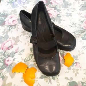 Adorable black maryjanes